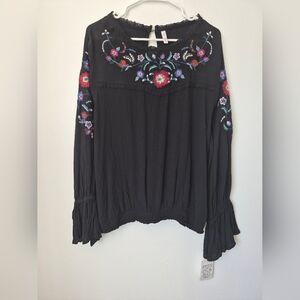 NWT XHILARATION FLORAL TOP BOHO  Size 2X